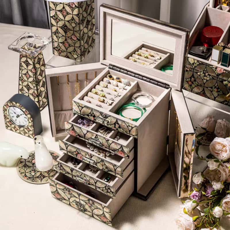 VCD-E Elyssia series Aureate 5-layer luxury jewelry box boasts a well-organized layout, ensuring easy access and efficient storage for your jewelry.