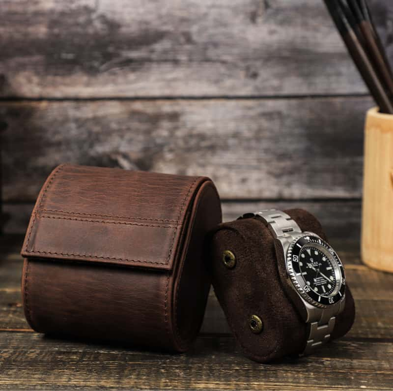 VCD-E premium handcrafted retro fashion portable egg-shaped 1-slot cowhide leather travel watch roll, not only protects your watch, but also helps you create a stylish style.